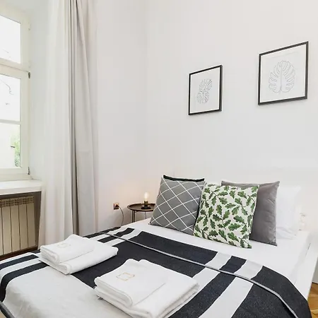 Main Square - Szpitalna 6 Street Apartment