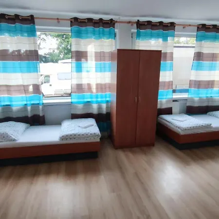 Hostel Plus Hostel *