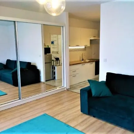 Apartament 2-osobowy Przy Plywajacych Basenach Zakrzowek Apartment *