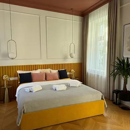 Premium In Parisian Style In The Heart Of Old Apartment *