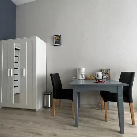 Old 1 Apartment *