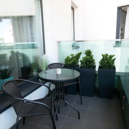 Lucky 13 Apartment *