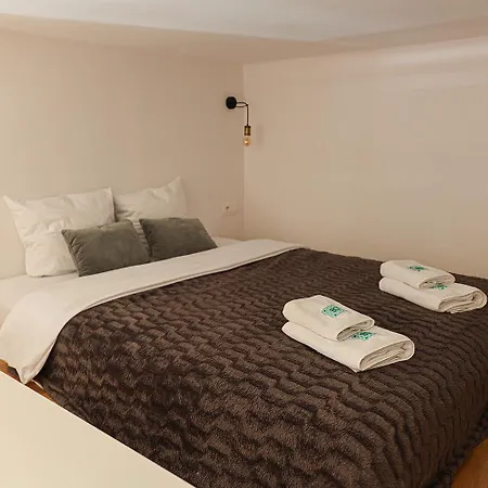 Bc7 Apartment *