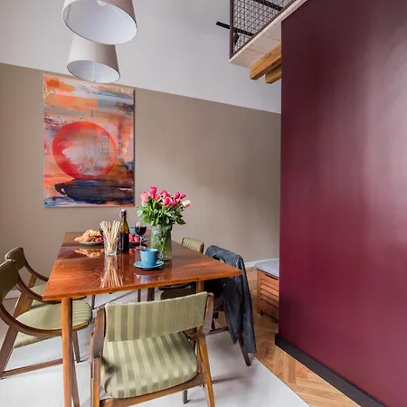 Quiet Luxury On Florianska Apartment