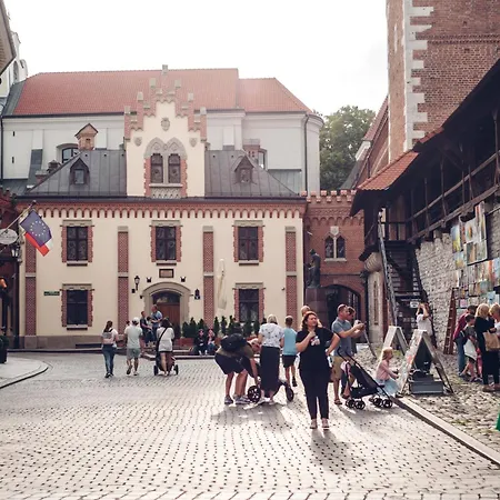 Quiet Luxury On Florianska Apartment Krakow