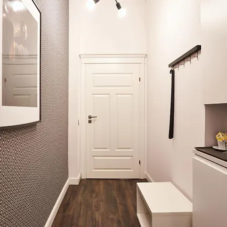 Apartman With A Balcony In Old Town *