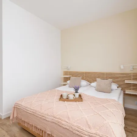 Apartament Nowoczesny Z Parkingiem Na Alei Pokoju W Krakowie By Renters Kraków