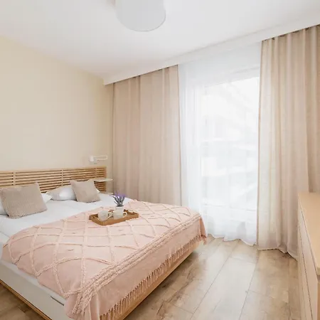 Apartament Nowoczesny Z Parkingiem Na Alei Pokoju W Krakowie By Renters Kraków