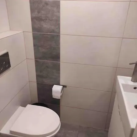 Centrally Located For 9 Guests Garbarska Apartment