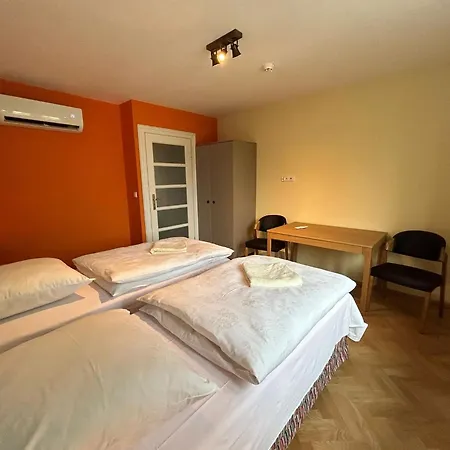 Cybulskiego Guest 3*