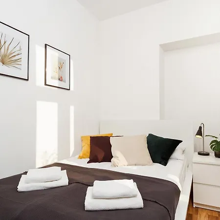 Apartment Zwierzyniecka Ulica -stare -zamek Na Wawelu