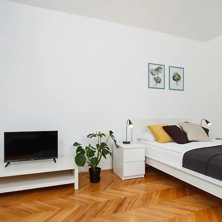 Zwierzyniecka Ulica -stare -zamek Na Wawelu Apartment Krakow