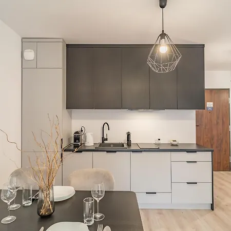 Apartment Grzegorzki - Balcony, Ac, Shops&tram Nearby - By Rentujemy *