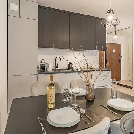 Grzegorzki - Balcony, Ac, Shops&tram Nearby - By Rentujemy Krakow
