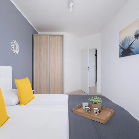 Apartment Rodzinny Z 2 Sypialniami & Klimatyzacja By Renters *