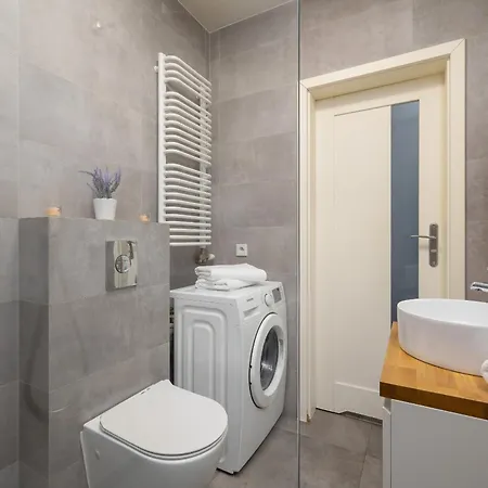 Dietla Apartament Z Klimatyzacja I Balkonem W Centrum Krakowa By Renters Krakow