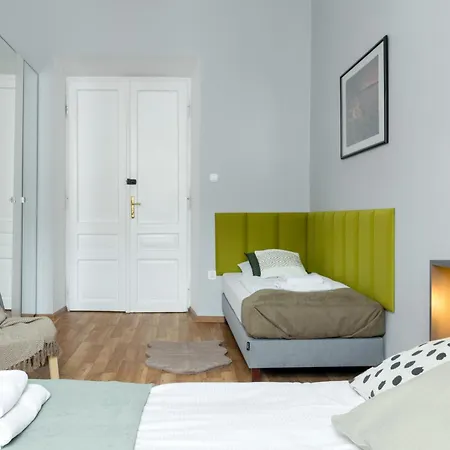Apartment Staszica 7 *
