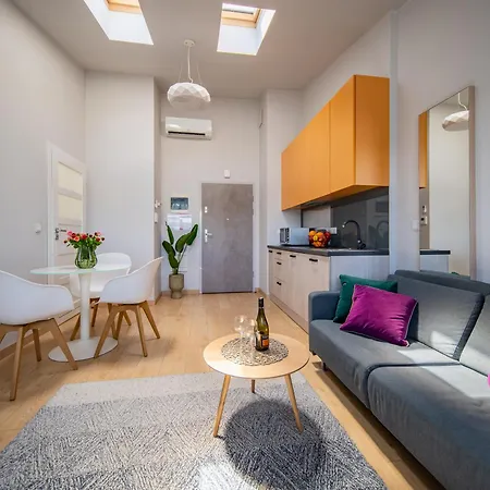 Happy Halicka Apartment *