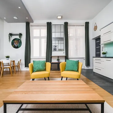 Apartment Old Town Luxe Retreat - King Bed - Steps To Main Square *