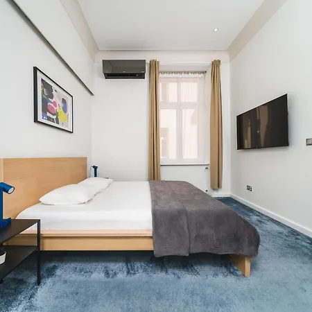 Apartment Old Town Luxe Retreat - King Bed - Steps To Main Square *