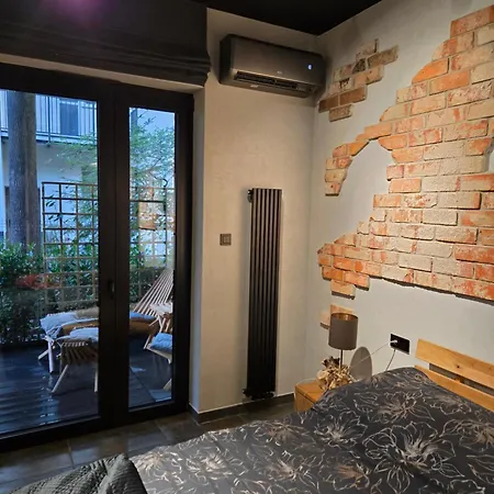 Luxury Vistula Old Town Apartments: Spa, Sauna & Pool Retreat Krakow