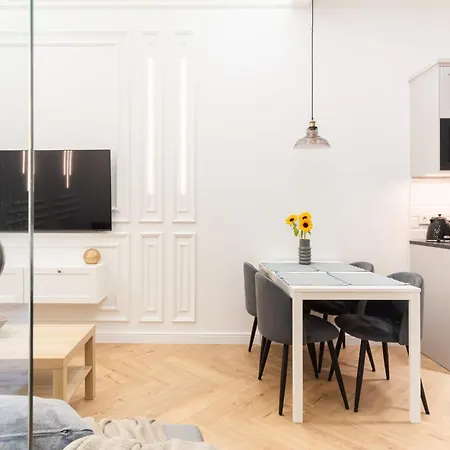 Apartment Vintage Charm In Old Town Jozefa Sarego A *