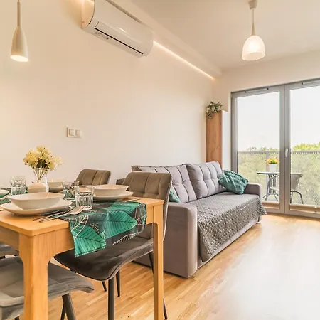 Apartment Old Town - Bus&tram Stops Nearby, Balcony - By Rentujemy Krakow
