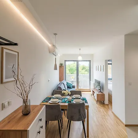 Old Town - Bus&tram Stops Nearby, Balcony - By Rentujemy Apartment Krakow