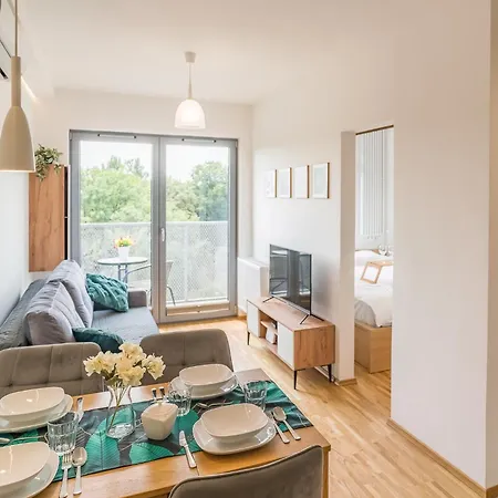 Apartment Old Town - Bus&tram Stops Nearby, Balcony - By Rentujemy