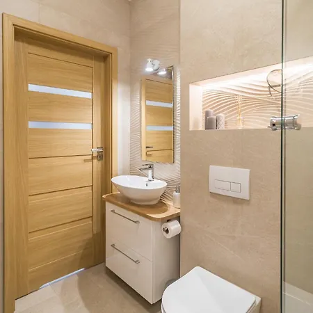Apartment Old Town - Bus&tram Stops Nearby, Balcony - By Rentujemy Krakow