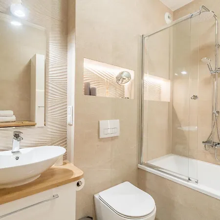 Old Town - Bus&tram Stops Nearby, Balcony - By Rentujemy Apartment Krakow