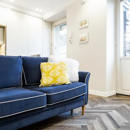 Househost : Sarego Street *