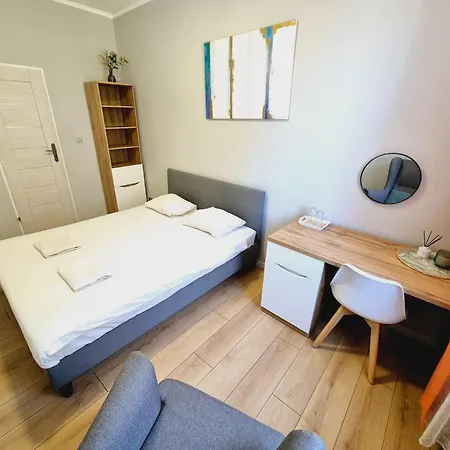 Hostel Pini - Przytulne W Centrum Krakowa