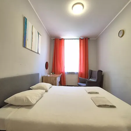 Hostel Pini - Przytulne W Centrum Krakowa Krakau