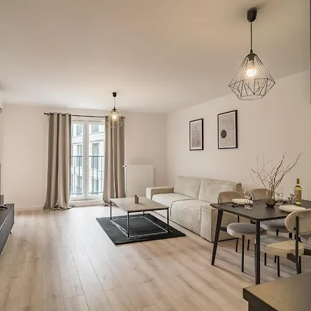 Apartment Grzegorzki - Balcony, Ac, Shops&tram Nearby - By Rentujemy *