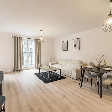 Apartment Grzegorzki - Balcony, Ac, Shops&tram Nearby - By Rentujemy