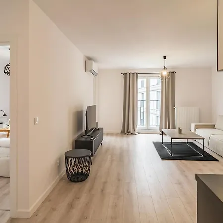 Grzegorzki - Balcony, Ac, Shops&tram Nearby - By Rentujemy Krakow