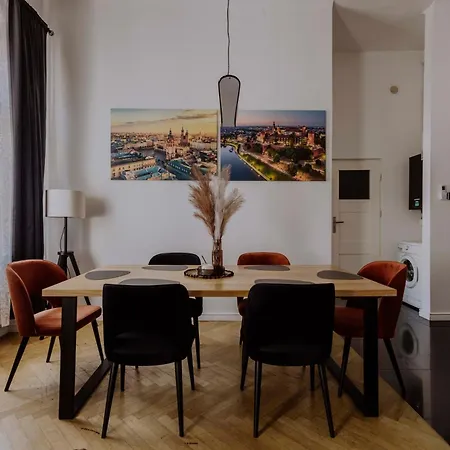 Golden Pearl - Main Square, 100 Sqm, 4 Apartment *