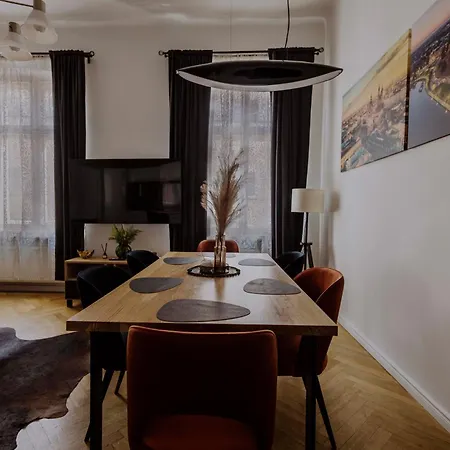 Apartment Golden Pearl - Main Square, 100 Sqm, 4 *