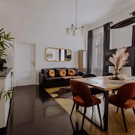 Apartment Golden Pearl - Main Square, 100 Sqm, 4 *