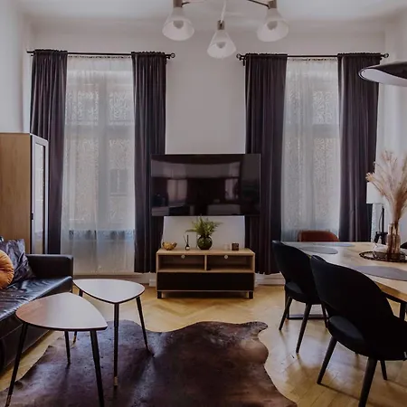 Apartment Golden Pearl - Main Square, 100 Sqm, 4 *