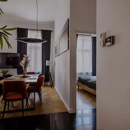 Golden Pearl - Main Square, 100 Sqm, 4 Apartment