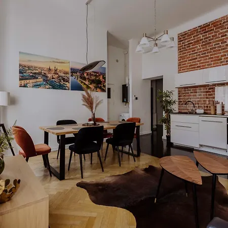 Apartment Golden Pearl - Main Square, 100 Sqm, 4 *