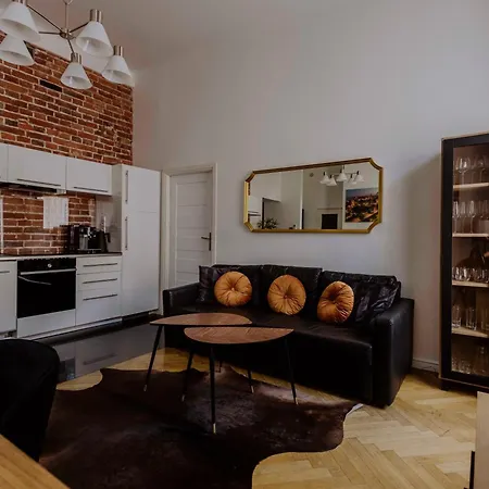 Apartment Golden Pearl - Main Square, 100 Sqm, 4 *