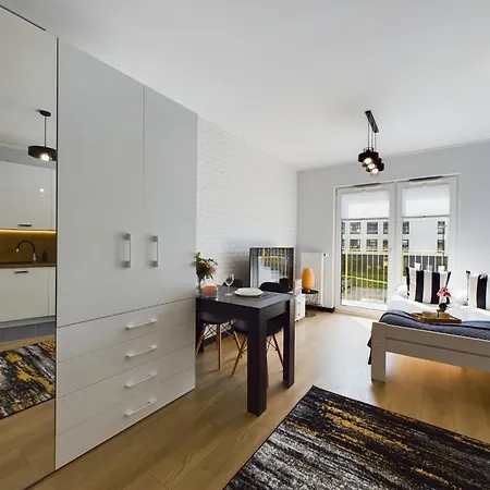 Exceptional With Parking By Renters Appartamento Cracovia