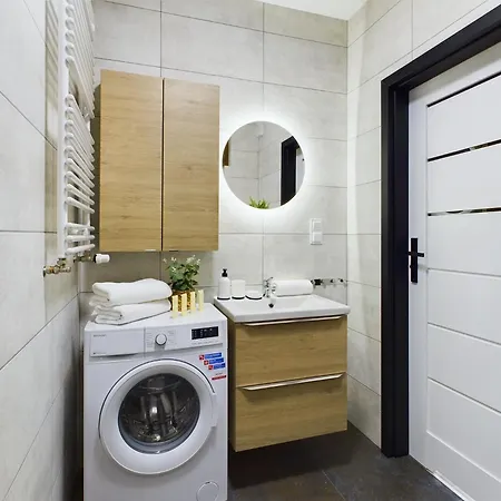 Exceptional With Parking By Renters Cracovia