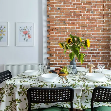 Apartment Staszica 7 *