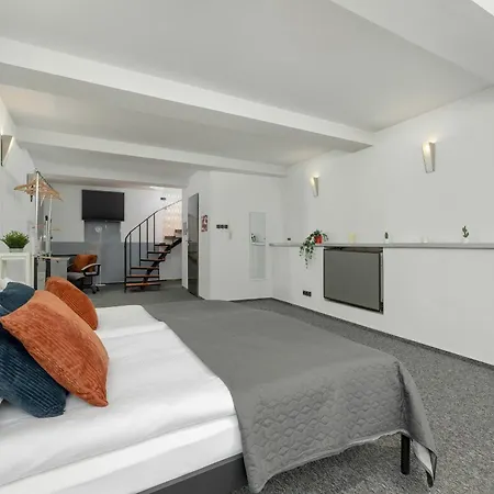 Apartment Apartament Przyszlosci Z Dwiema Sypialniami W Krakowie By Renters *