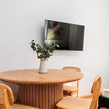 Apartment Retro Glamour With A Modern Edge - By Upstairs Krakow