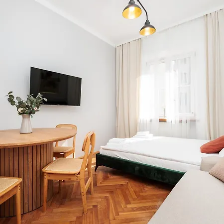 Retro Glamour With A Modern Edge - By Upstairs * Krakow